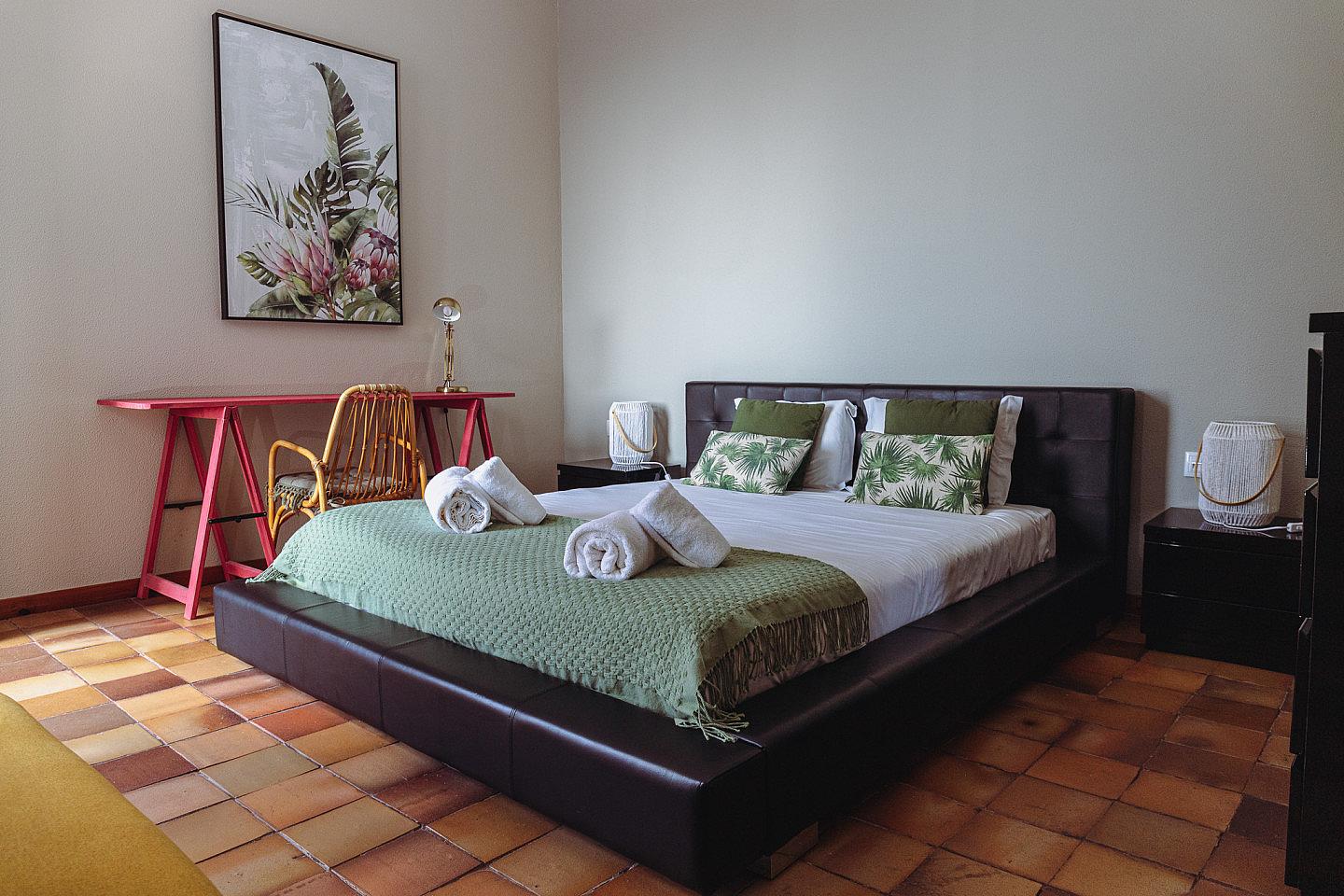 Deluxe Double Room Ensuite With Balcony And Ocean View - 17