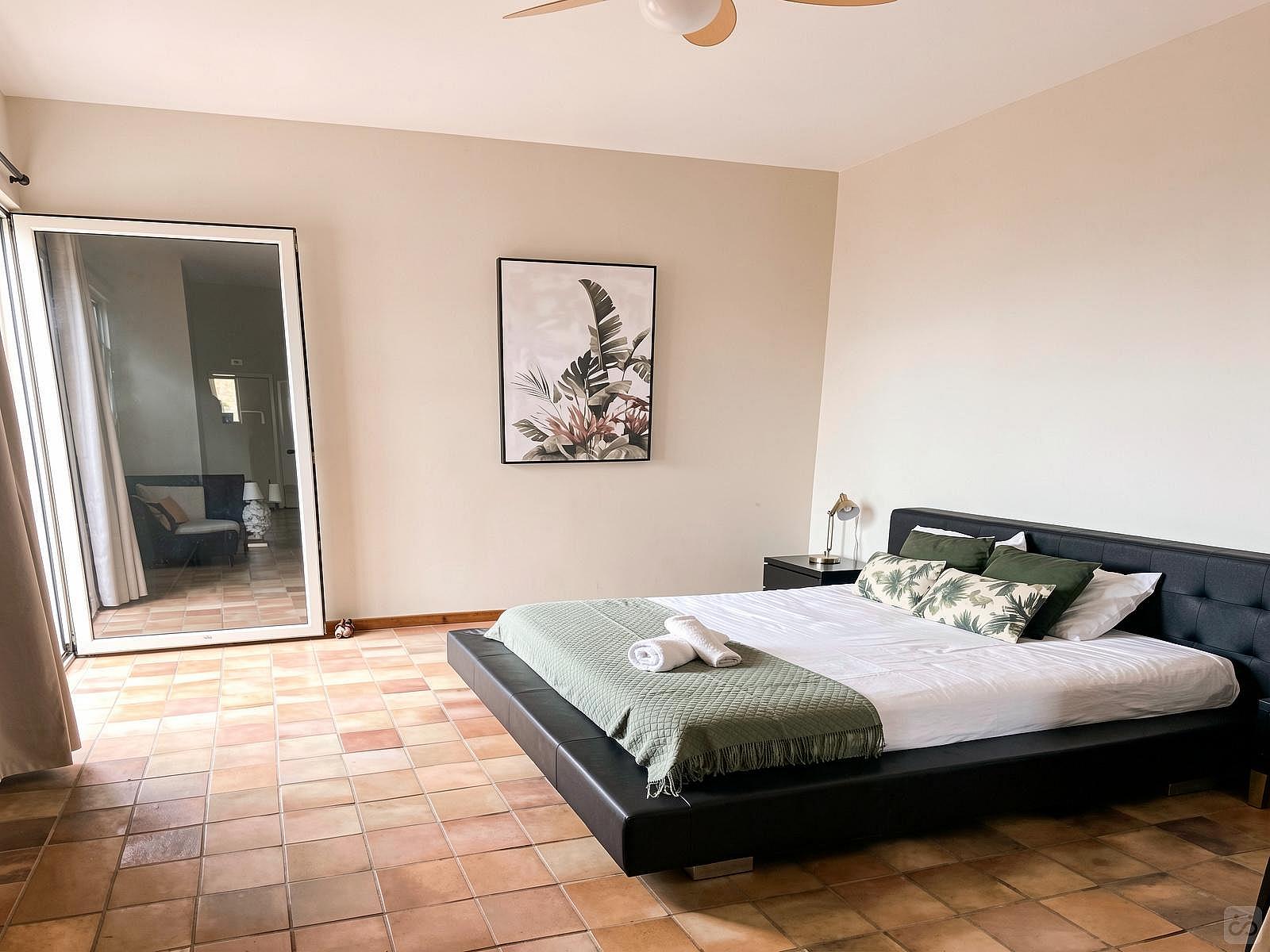 Deluxe Double Room Ensuite With Balcony And Ocean View - 5