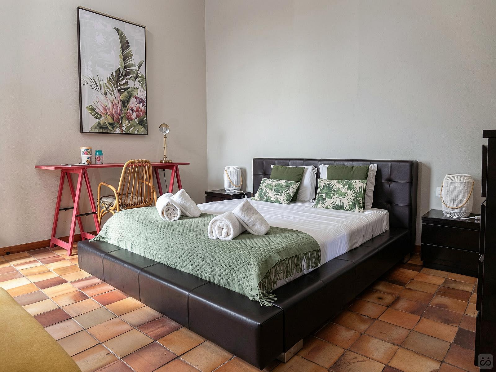 Deluxe Double Room Ensuite With Balcony And Ocean View - 9