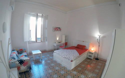 Neat double bedroom in Santa Maria Novella