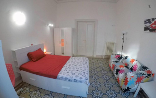 Neat double bedroom in Santa Maria Novella