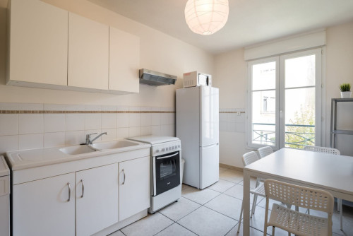 Bright Comfortable Apt. close to Jean Macé