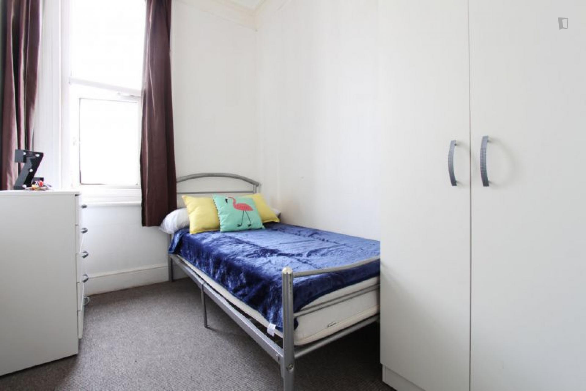 Awesome double bedroom in proximity to Kilburn tube station