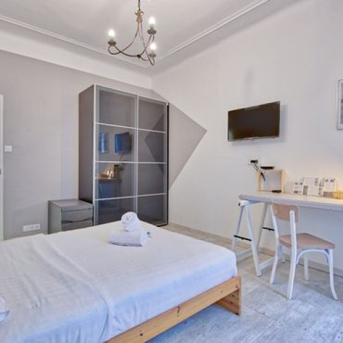 Bright and Modern Room in a Shared Apartment Near Gare Saint-Charles, Marseille