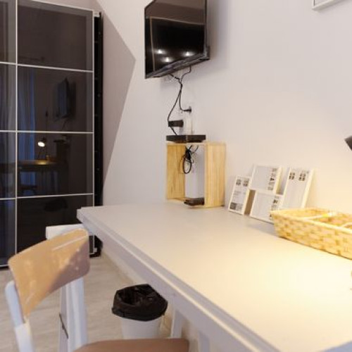 Bright and Modern Room in a Shared Apartment Near Gare Saint-Charles, Marseille