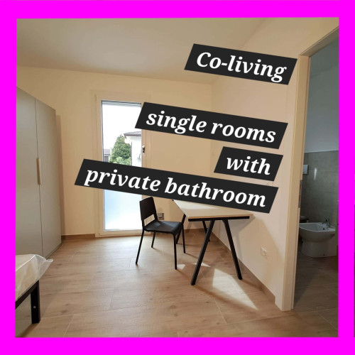 Stanza privata con bagno in camera in Via Giuseppe Garibaldi