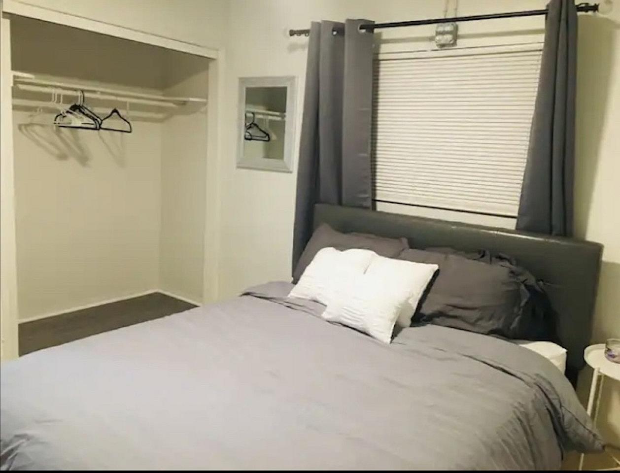 Room # 4 Private Bedroom Queen Bed - 2