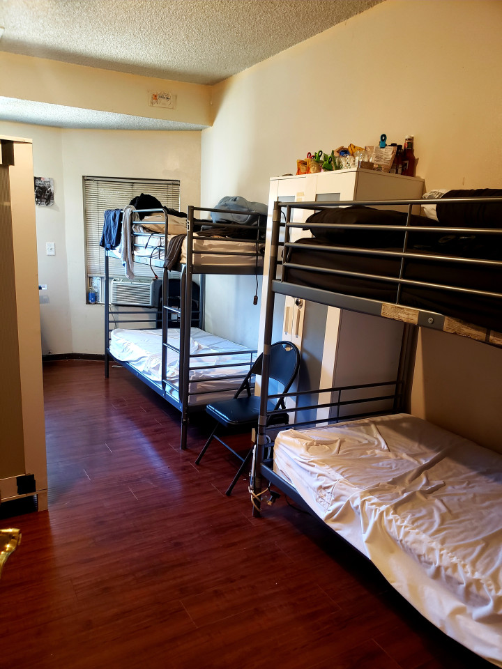 Bed In A 6-Bed Males Only Room - 10