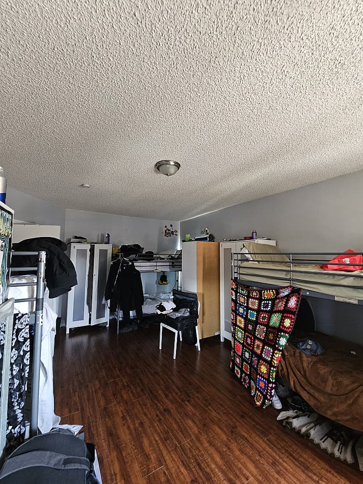 Bed In A 6-Bed Males Only Room - 19