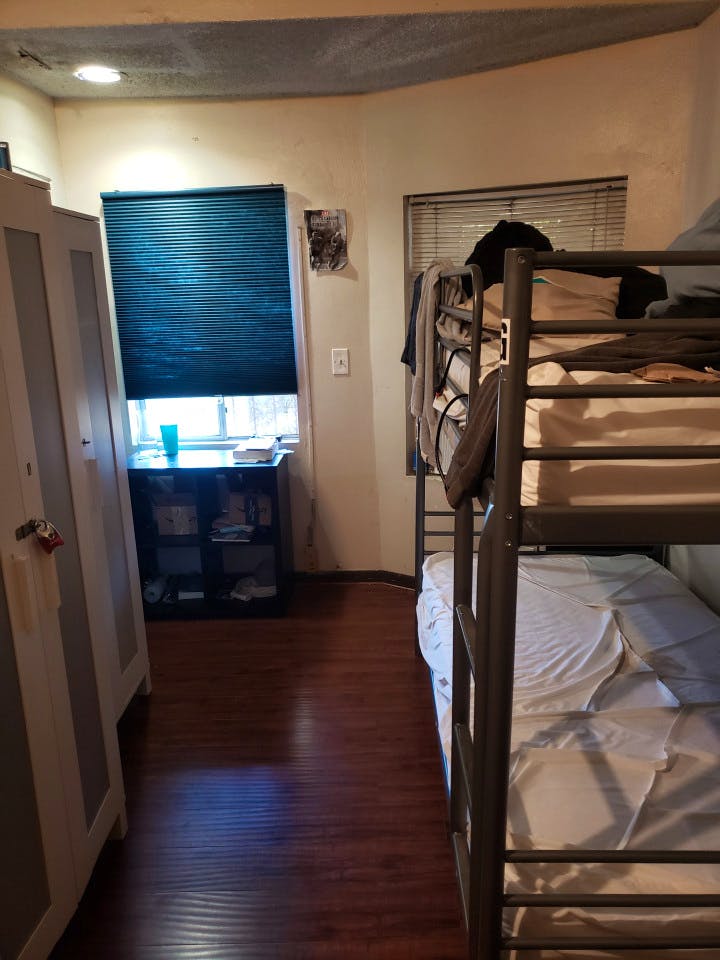 Bed In A 6-Bed Males Only Room - 4
