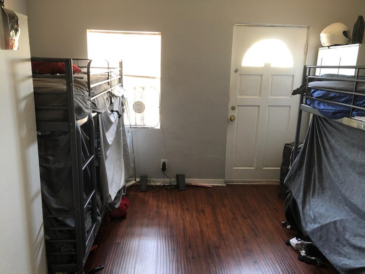 Bed In A 4-Bed Mixed Gender Room - 15