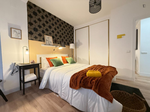 Inviting double bedroom near Parc del Tossel