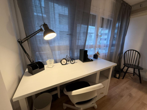 Inviting double bedroom near Parc del Tossel