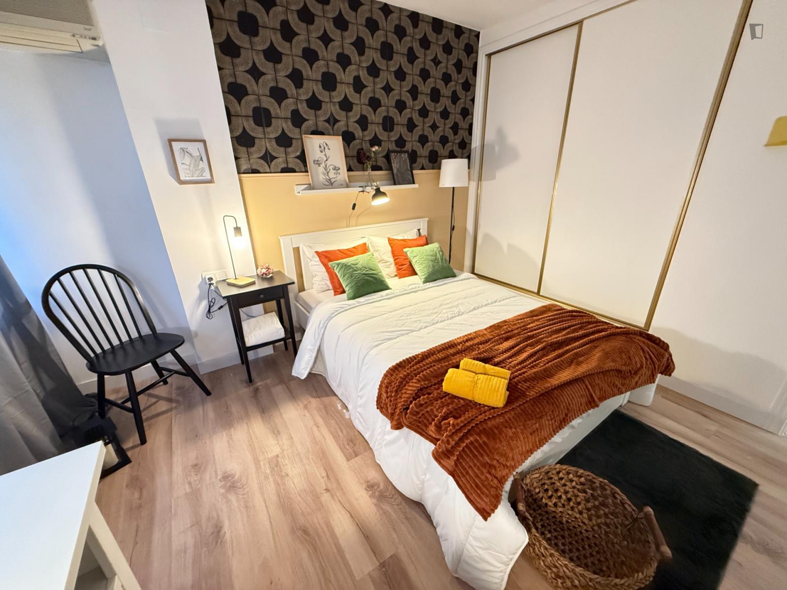 Inviting Double Bedroom Near Parc Del Tossel - 1