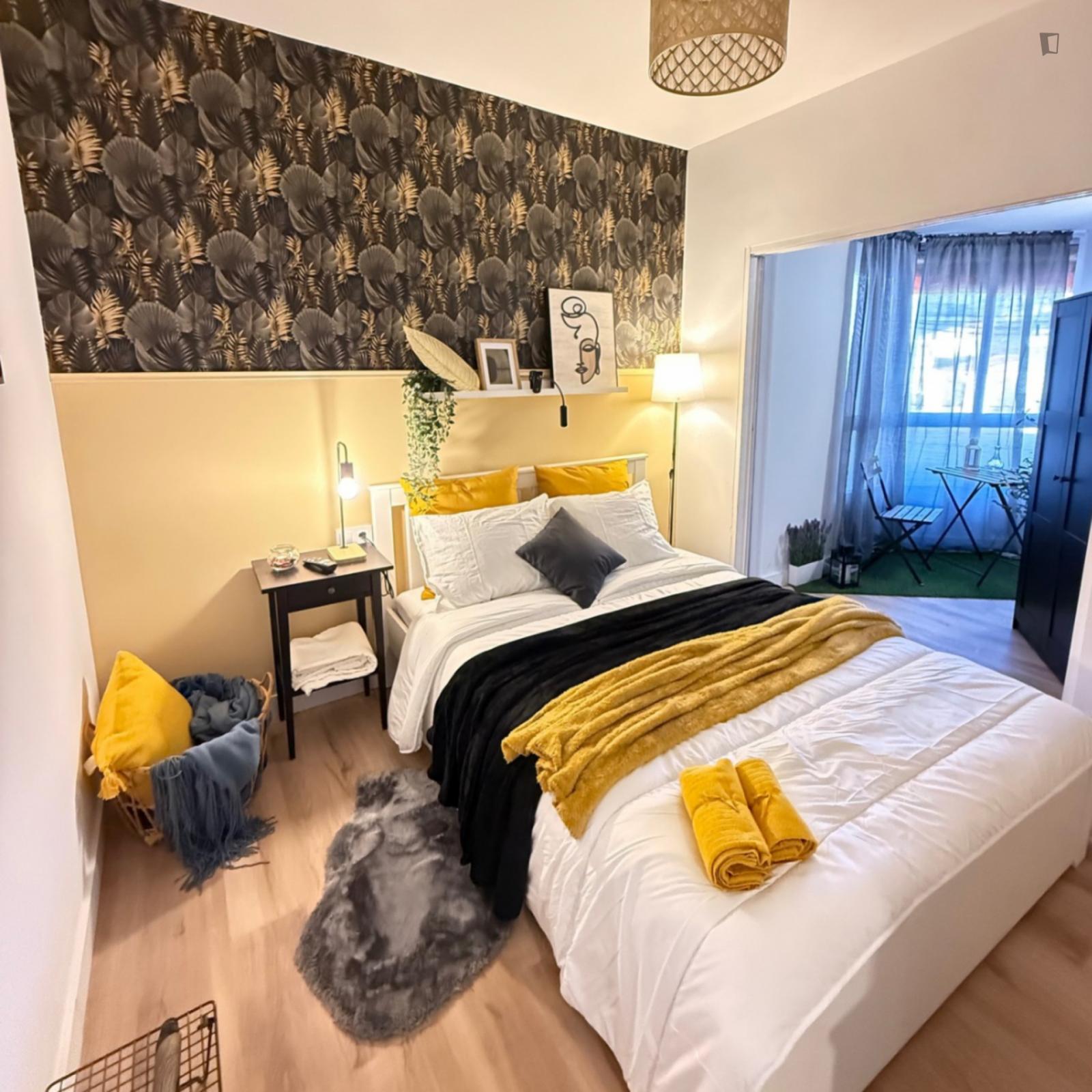 Appealing Double Bedroom In The Mercado Neighbourhood - 1