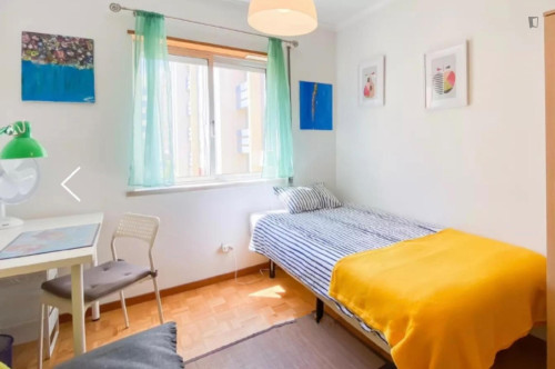 Lovely Single Bedroom close to university