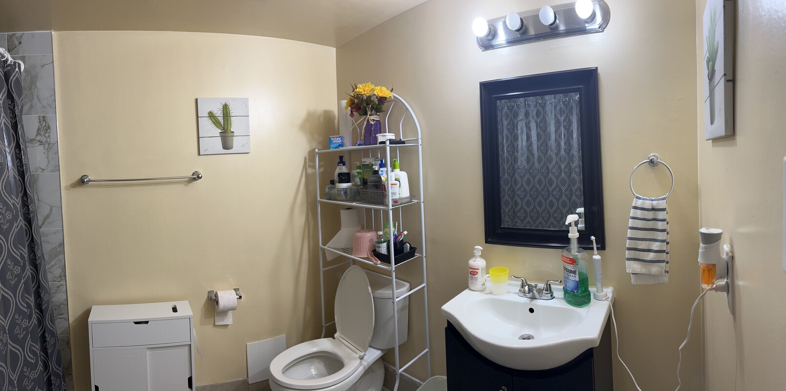  Queen-Size Gray Room  -  Spare Room Away From Home  - Gallery -  8