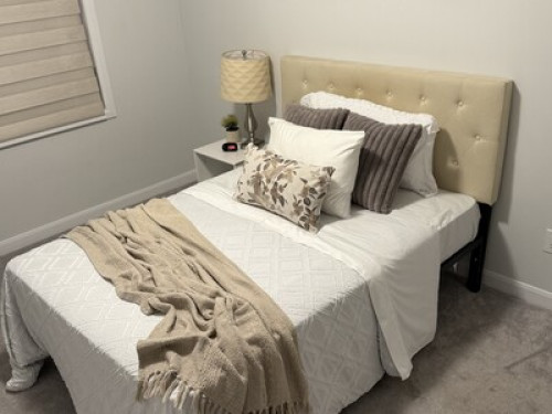 Cosy Room in Kanata, Ottawa - Gallery - 12