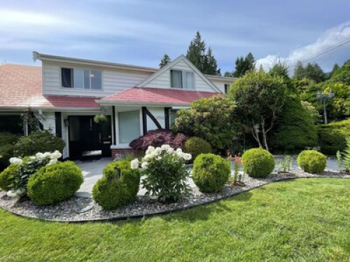 Cozy and Tidy Home in West Vancouve