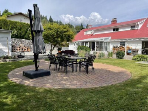 Cozy and Tidy Home in West Vancouve