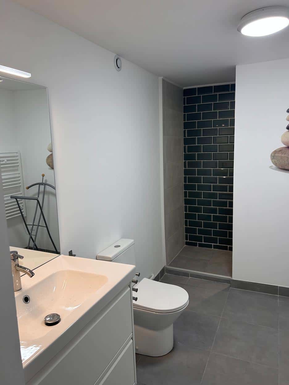  8 Bedrooms - 3 Bathrooms  -  RUE DES ALLIES  - Gallery -  6