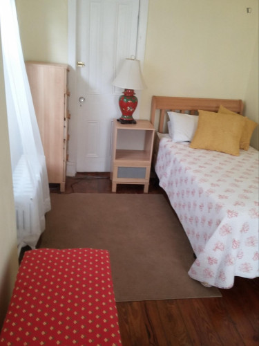 Cozy single bedroom in historic Germantown
