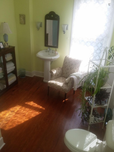 Cozy single bedroom in historic Germantown