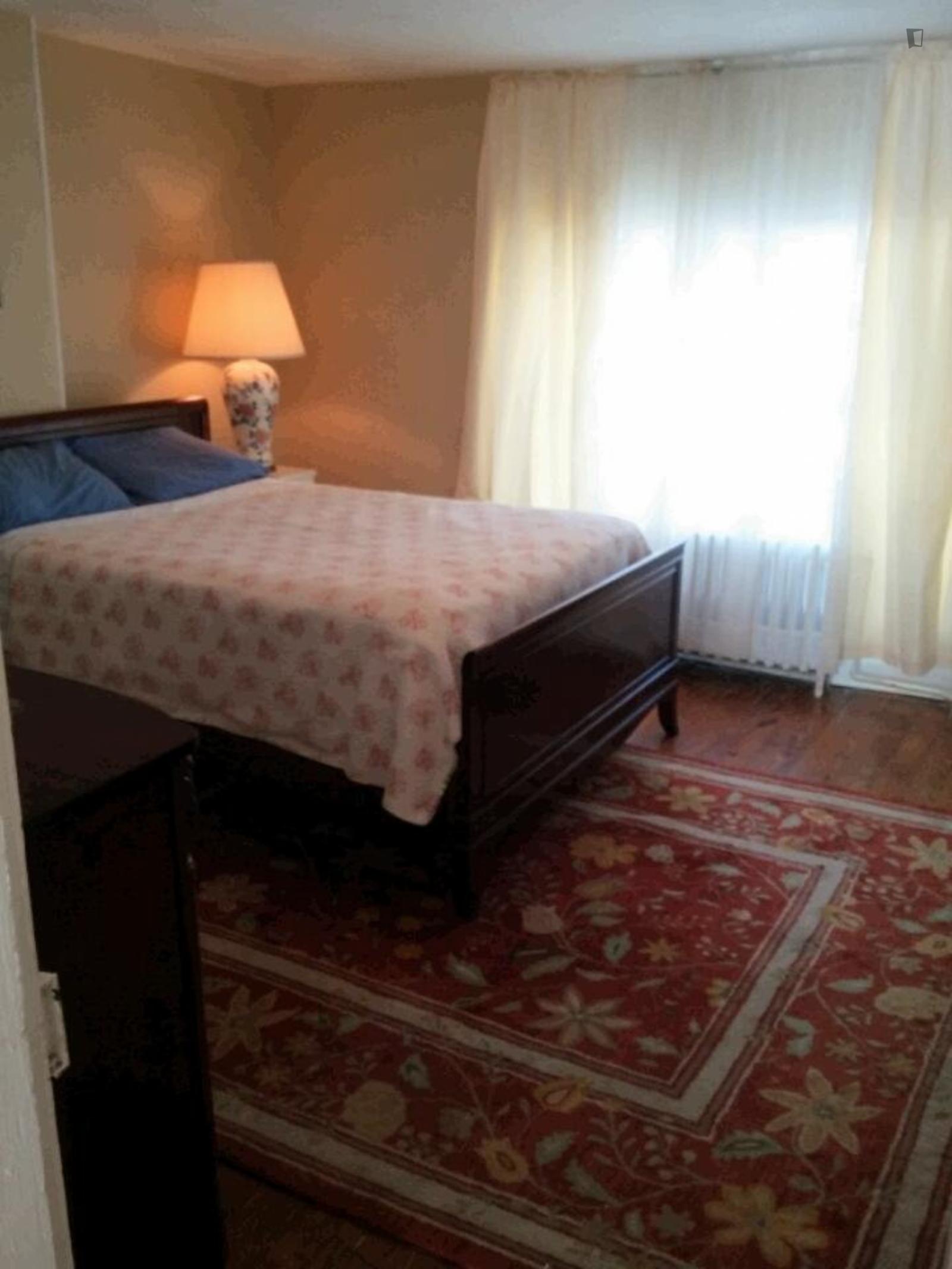 Comfortable And Spacious Double Bedroom In Historic Germantown - 1
