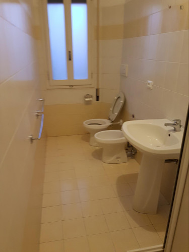 Double bedroom in 4-bedroom apartment room 41 - Gallery - 5