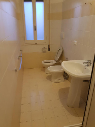 Double bedroom in 4-bedroom apartment room 41 - Gallery - 6