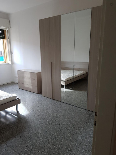 Double bedroom in 4-bedroom apartment room 41