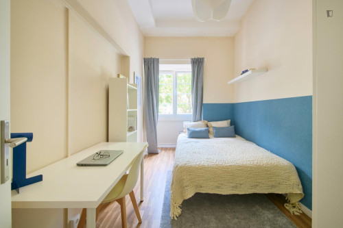 Appealing double bedroom in student-popular Alameda