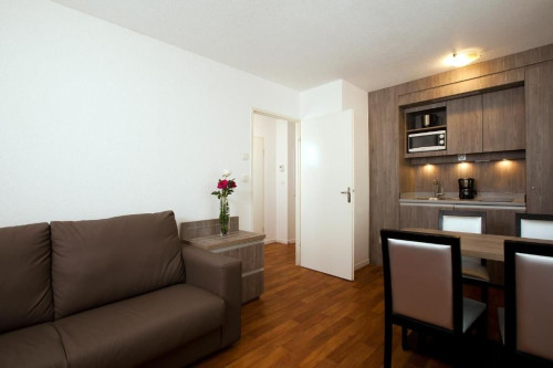 Reims - lovely and spacious 1-BR apartment
