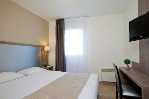 Reims - lovely and spacious 1-BR apartment