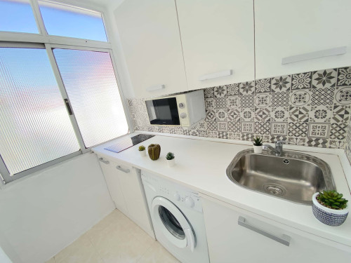 Sunny room near CENTER with A/C in apart., TV 32", lock door and WIFI incl. - Gallery - 13