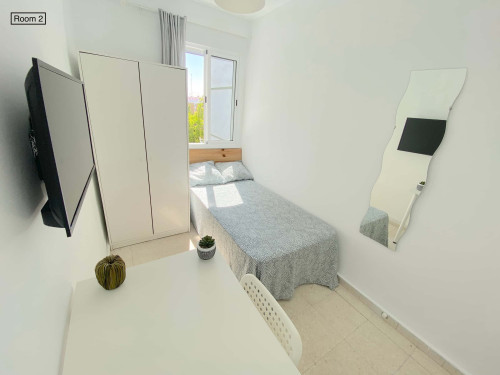 Sunny deluxe room near CENTER with A/C in apart., TV 32", lock door. WIFI and water incl. - Gallery - 6