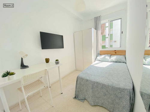 Sunny deluxe room near CENTER with A/C in apart., TV 32", lock door. WIFI and water incl. - Default