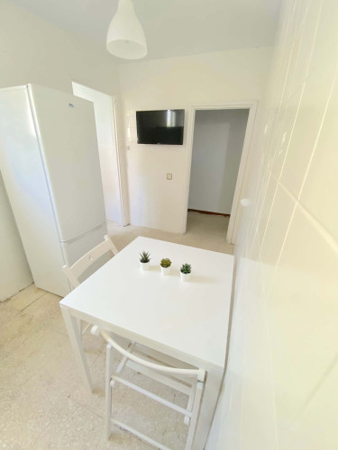 Sunny deluxe room near CENTER with A/C in apart., TV 32", lock door. WIFI and water incl. - Gallery - 4