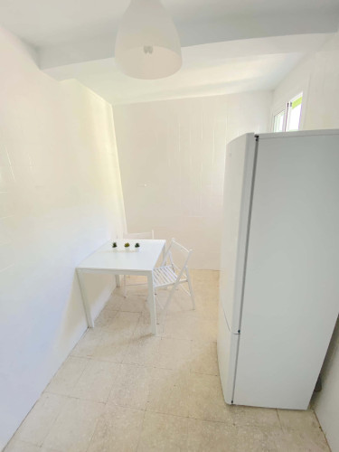 Sunny deluxe room near CENTER with A/C in apart., TV 32", lock door. WIFI and water incl. - Gallery - 12