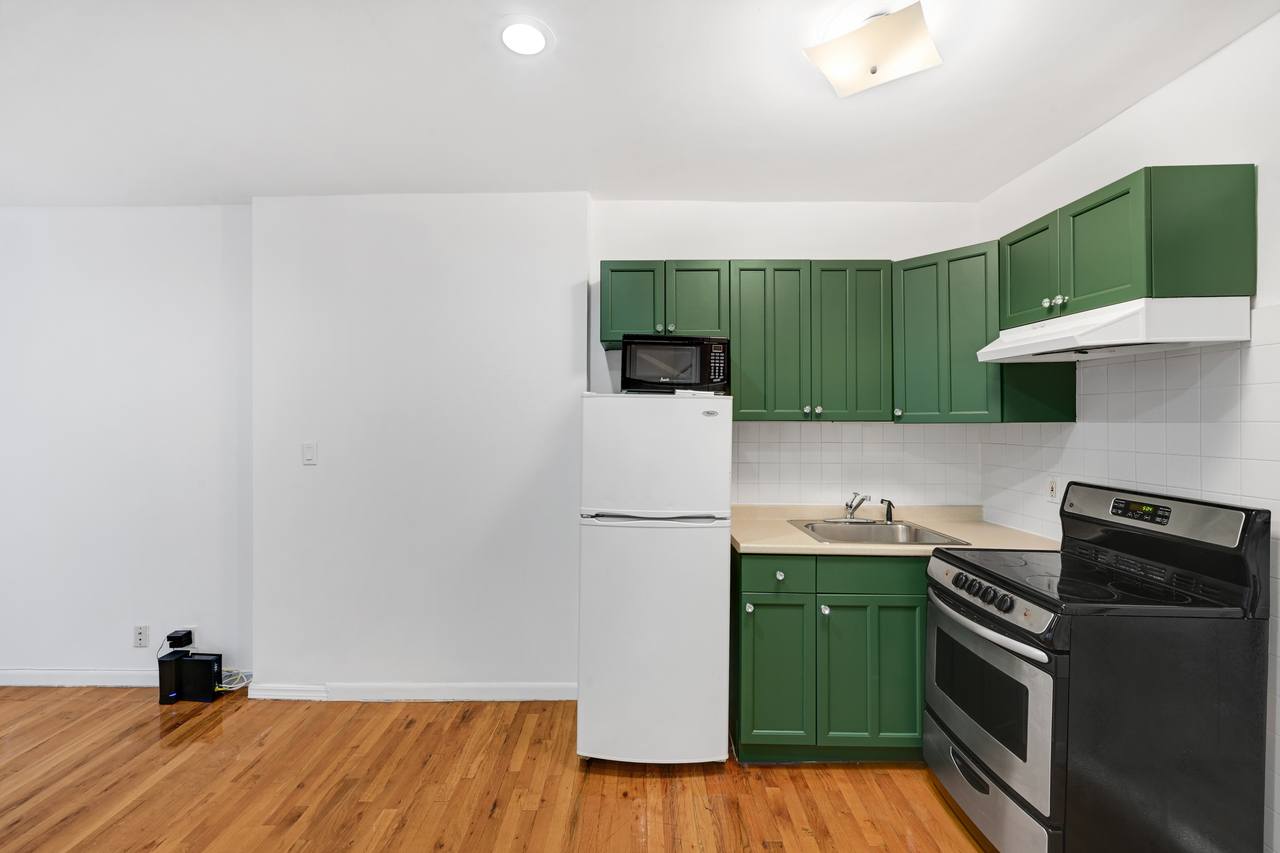  #732: Midtown West - 1 Bedroom (Full)  -  #732: Midtown West  - Gallery -  1