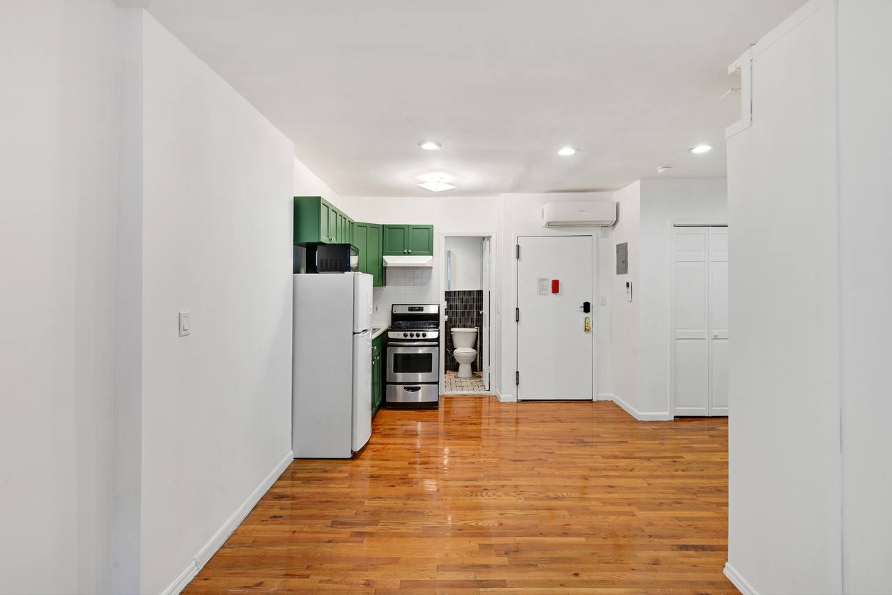  #732: Midtown West - 1 Bedroom (Full)  -  #732: Midtown West  - Gallery -  3