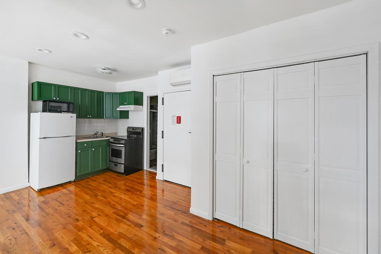 #732: Midtown West - 1 Bedroom (Full) - #732: Midtown West - Gallery - 2