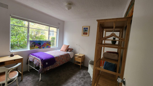 Spacious single, light filled room