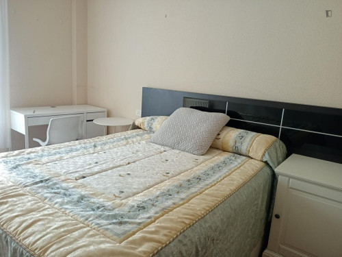 Beautiful double ensuite bedroom well connected to the city center