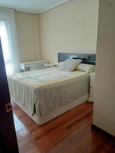 Beautiful double ensuite bedroom well connected to the city center - Gallery - 2
