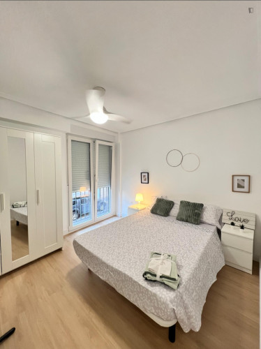 Inviting double bedroom near Parc Municipal