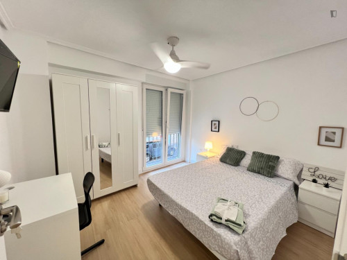 Inviting double bedroom near Parc Municipal