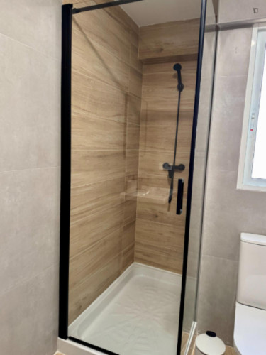 Neat double bedroom in the centre of Alicante