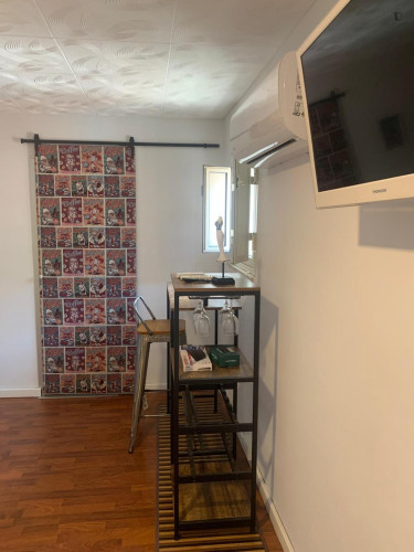 Comfortable 2-bedroom house close to the city center