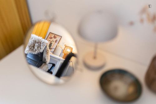 Bed in a welcoming twin bedroom, near the Budapest-Keleti train station